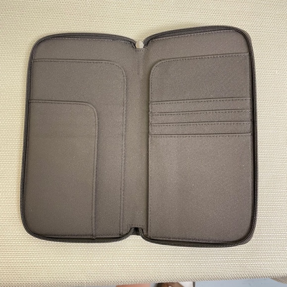 Ermenegildo Zegna BI-Bifold Passport & Document Travel Holder - Picture 3 of 3